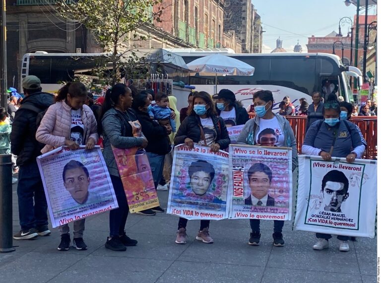 Piden padres de los 43 a Sheinbaum diálogo sin tensiones