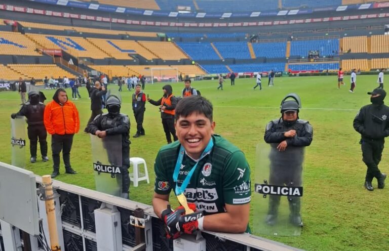 Portero fresnillense levanta el título con el San Luis