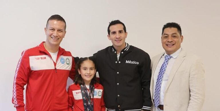 Rommel Pacheco reconoce a Mia Bañuelos