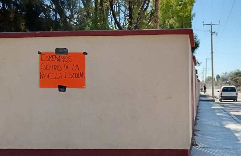 Toman CBTIS 141; piden destitución de directora