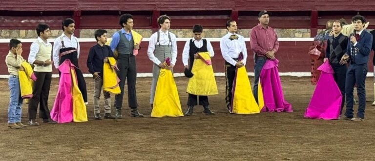 Paola e Isaac encabezan tienta pública en Morelia
