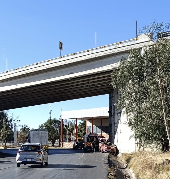Accidente vehicular deja solo daños materiales