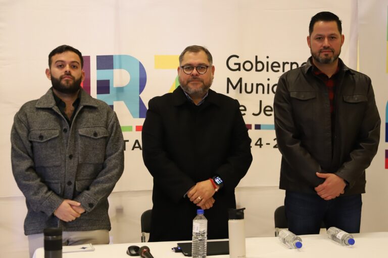 Capacitan a trabajadores en materia de archivos
