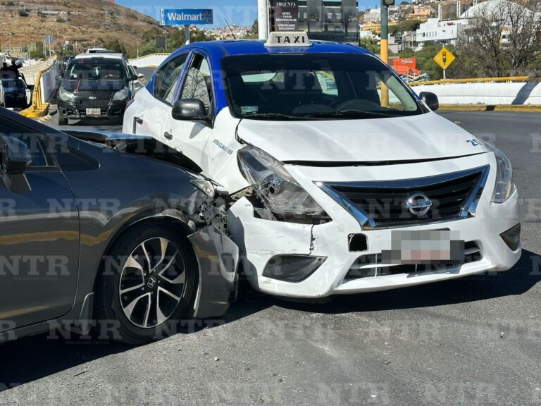 Chocan dos vehículos en la García Salinas
