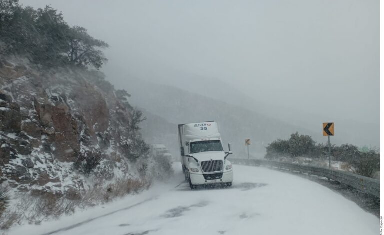 Cierran carreteras en Chihuahua por nevadas
