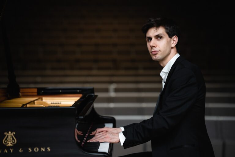 Llega desde Rusia el pianista Khachikyan