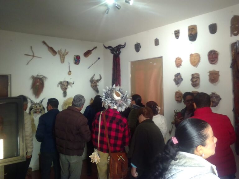 Exponen máscaras en Río Grande