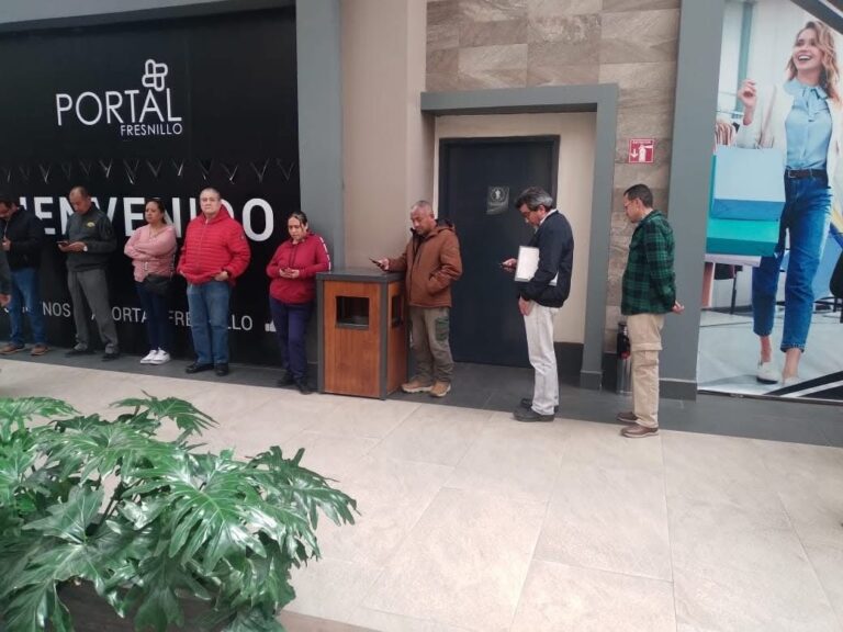 Esperan hasta dos horas para pagar predial