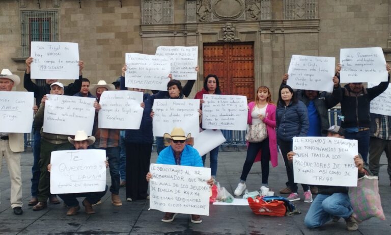 Acuden frijoleros zacatecanos a Palacio Nacional