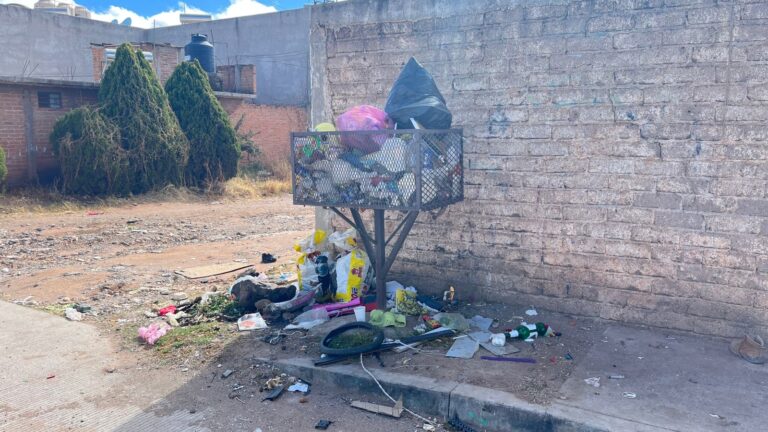 Afectan servicios deficientes a vecino de la Lienzo Charro
