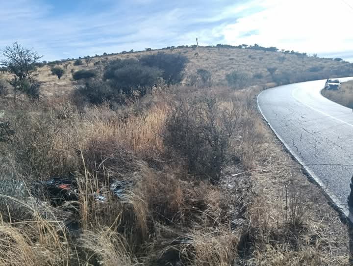 Muere hombre al estrellarse en su motocicleta