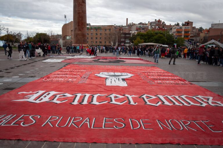 «Ni perdón, ni olvido»: normalistas protestan por represión del 2000