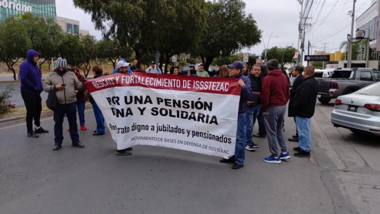 Ofrece Issstezac un mes de aguinaldo