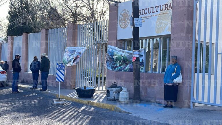 Toman la Sader; exigen subsidio a cuotas energéticas
