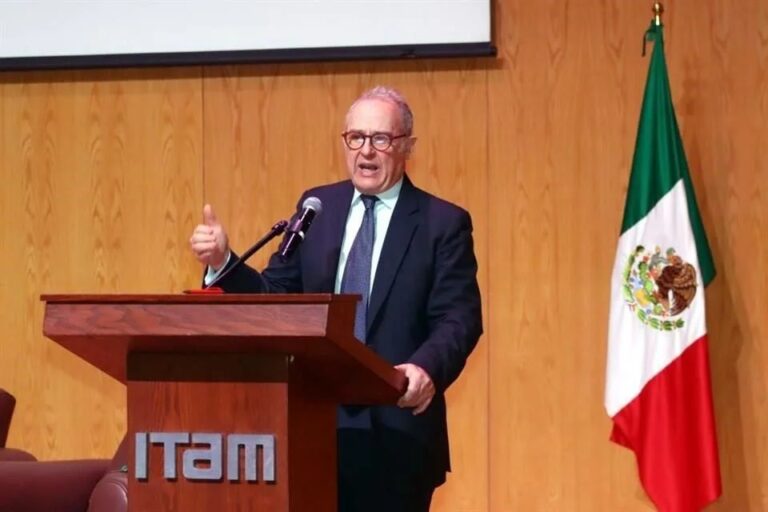 Sugiere ex Embajador a Sheinbaum no engancharse con Trump