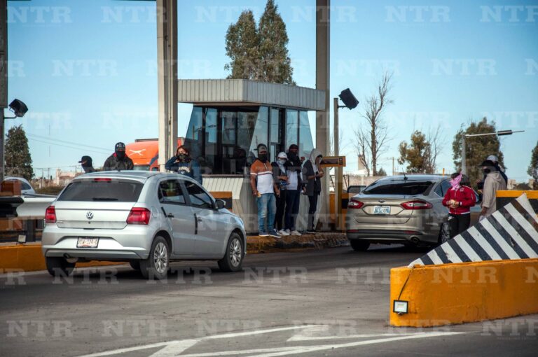 Toman normalistas casetas de peaje