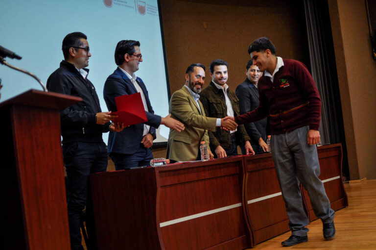 Capacitan a jóvenes emprendedores