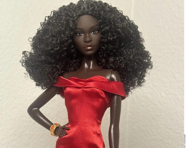 Celebran 45 años de Black Barbie con muñeca de colección