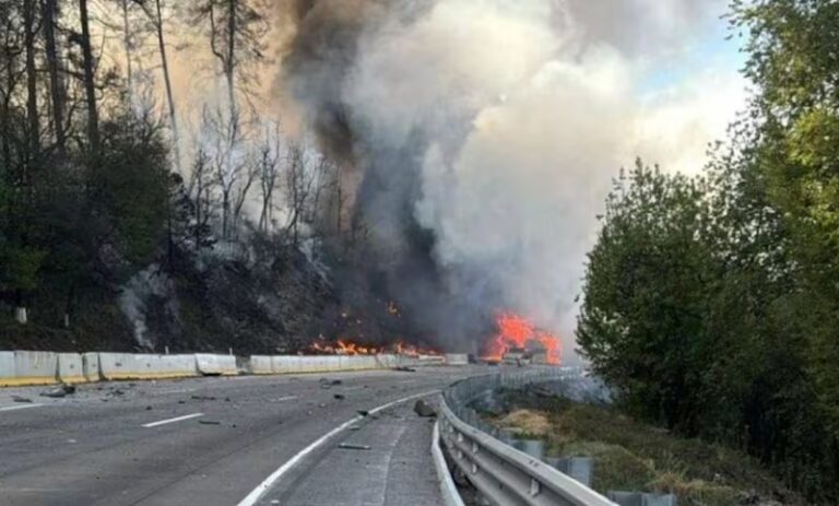 Explota pipa de gas tras choque múltiple y deja 5 muertos