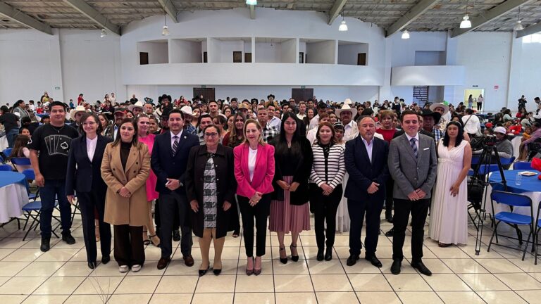 Contraen nupcias 65 parejas fresnillenses