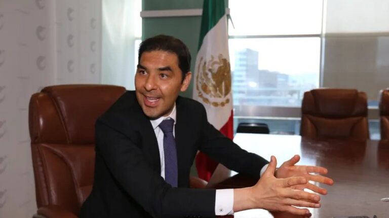 Despiden a secretario del Sistema Nacional Anticorrupción por irregularidades