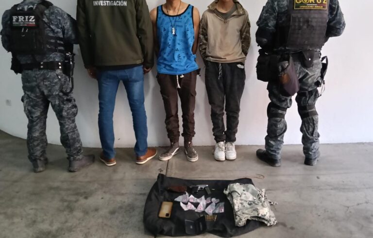 Detienen a un menor y un jóven con armas y droga