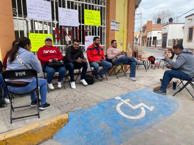 Maestros paralizan 54 municipios