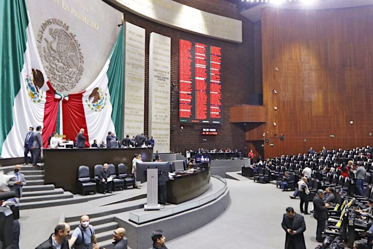 Difieren Morena y PAN por reelección