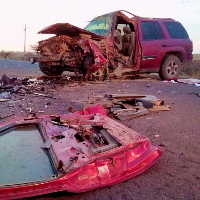 Dos heridos deja choque de frente en Villa de Cos