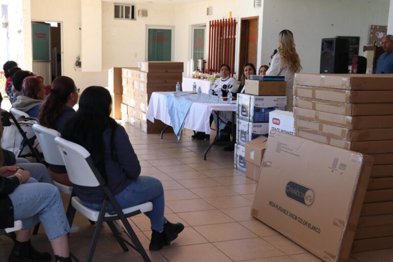 Equipan primer centro comunitario Pilares, en Fresnillo
