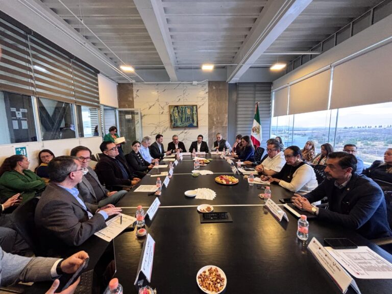 Fortalecen lazos sector empresarial y gobierno del estado