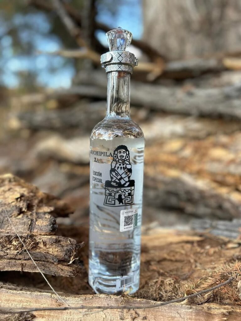 Homenajean a Juchipila en botella de tequila