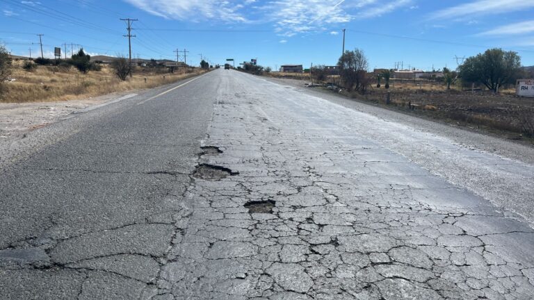 Imposible, esquivar baches en carretera 45