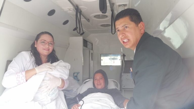 Mujer da a luz afuera de la UMF No. 58 en Guadalupe