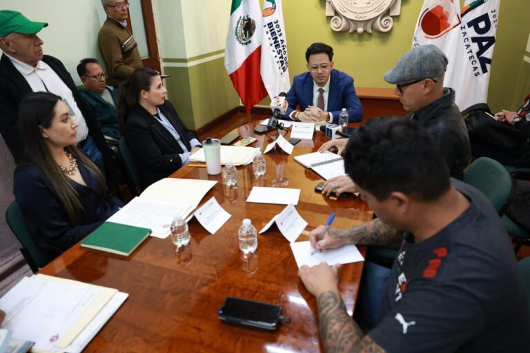 Ofrece gobierno pagar becas; SNTE aún revisa la propuesta