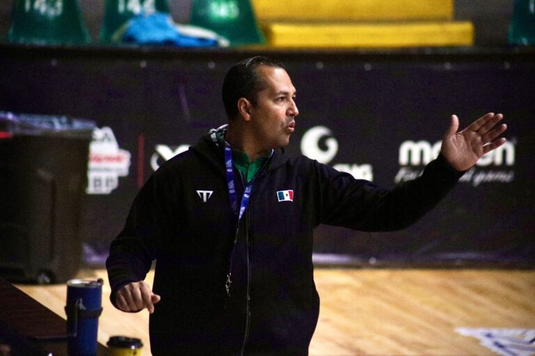 Omar Quintero imparte certificación a entrenadores