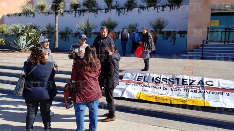 Se manifiestan pensionados en el PJF