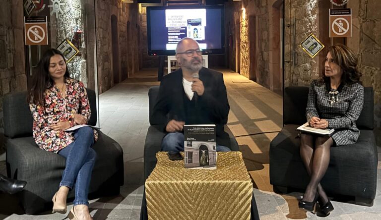 Presenta Hans Pachecho su libro en la UASLP