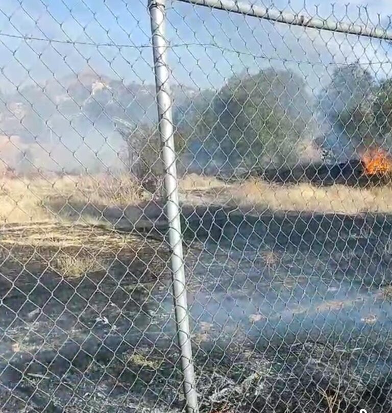 Sofocan bomberos de la capital tres incendios simultáneos