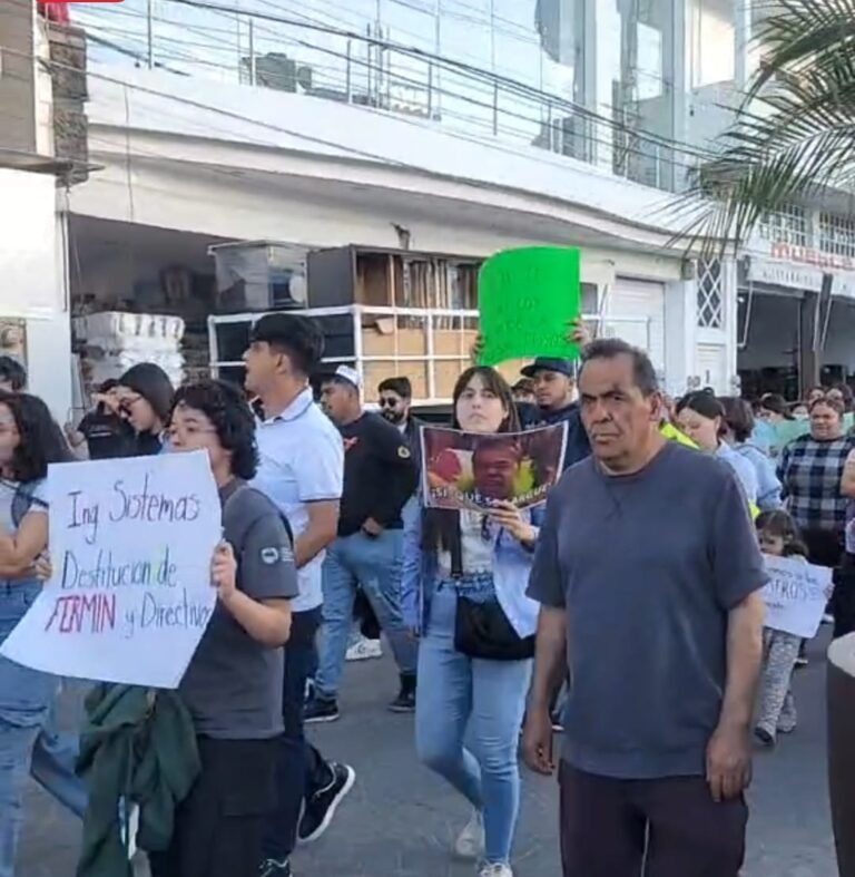 Marchan contra director del tec Tlaltenango