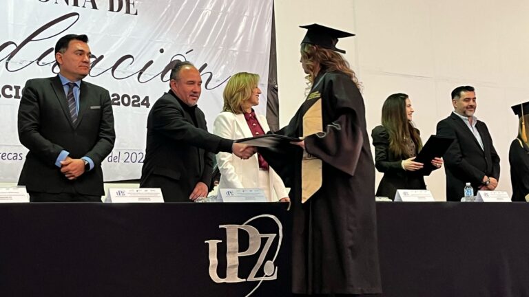 Egresan de la UPZ 243 profesionistas
