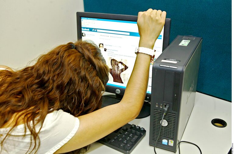 Al acecho depredadores sexuales en redes sociales