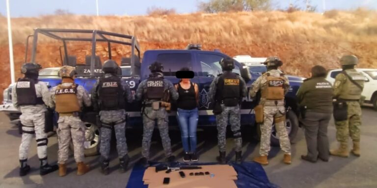Detienen a mujer por portación de arma de fuego