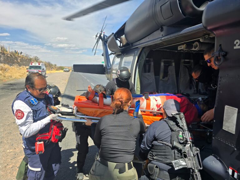 Trasladan en Black Hawk a una mujer herida; sufrió un percance en moto