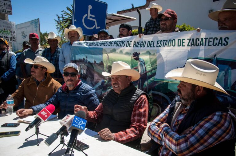 Amagan agricultores con radicalizar protesta