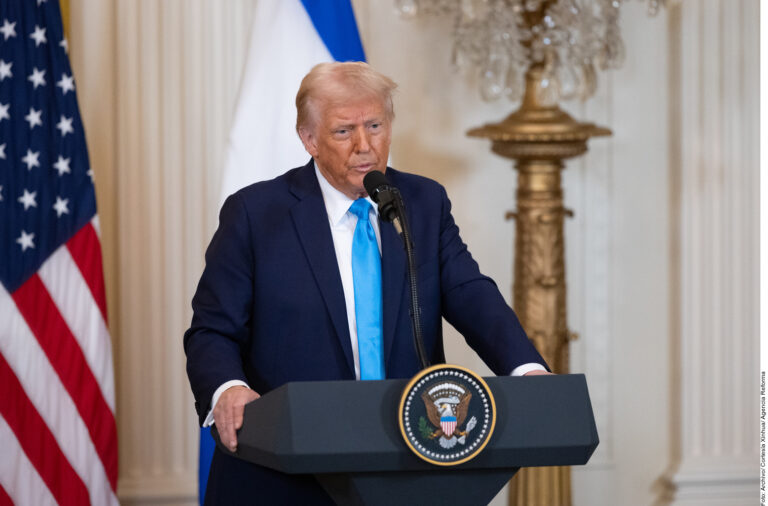 Planea Trump aplicar aranceles del 10 ó 15% a 150 países