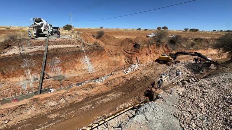 Arranca construcción de puente Proaño