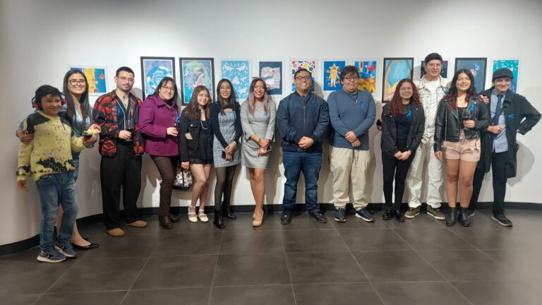 Realizan exposición colectiva ‘Feliz Viaje a través del color azul’