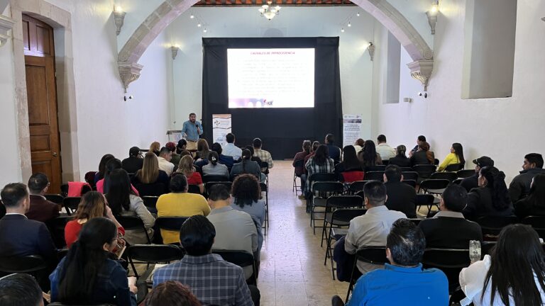Capacitan a funcionarios para combatir la corrupción