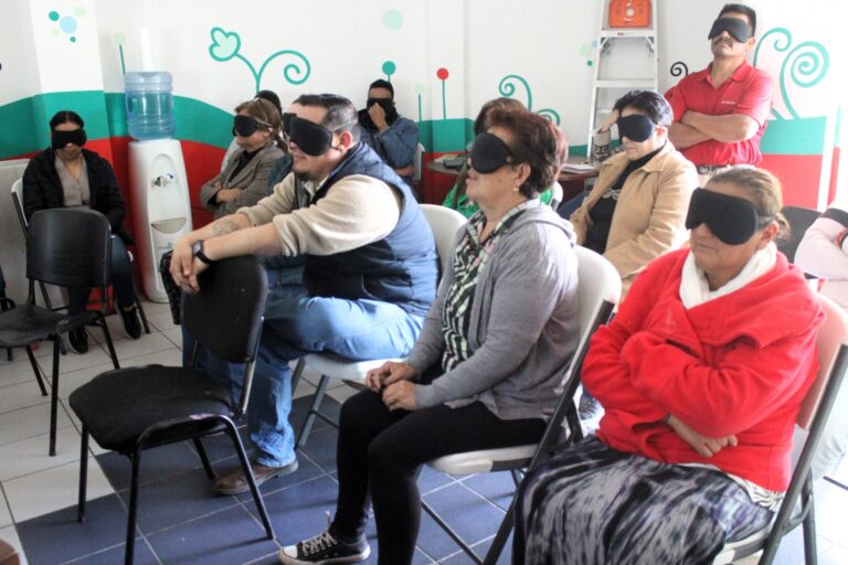 Capacitan a personal del DIF capital sobre el trato a personas con discapacidad